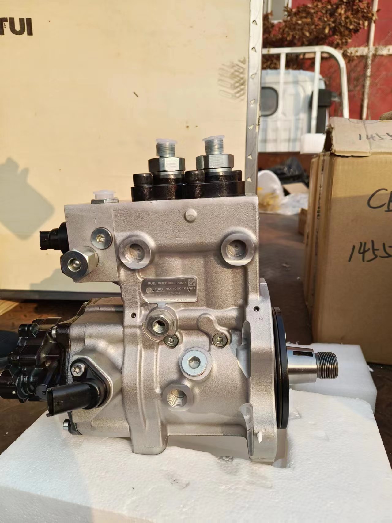 For Komatsu PC650-8, PC600-8 Excavator & WA500-6 Wheel Loader, DENSO Fuel Pump Part No.: 6261-71-1111 / 094000-0582
