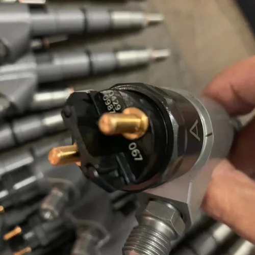 Common Rail Fuel Injector 04390987, OEM No.20798114 for Volvo D6E D7E Engine, EC210B EC240B Excavator