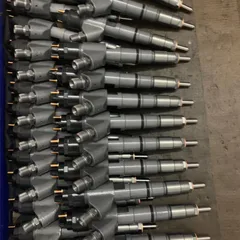 Common Rail Fuel Injector 04390987, OEM No.20798114 for Volvo D6E D7E Engine, EC210B EC240B Excavator