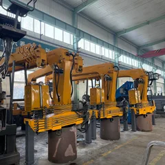 Vehicle mounted crane