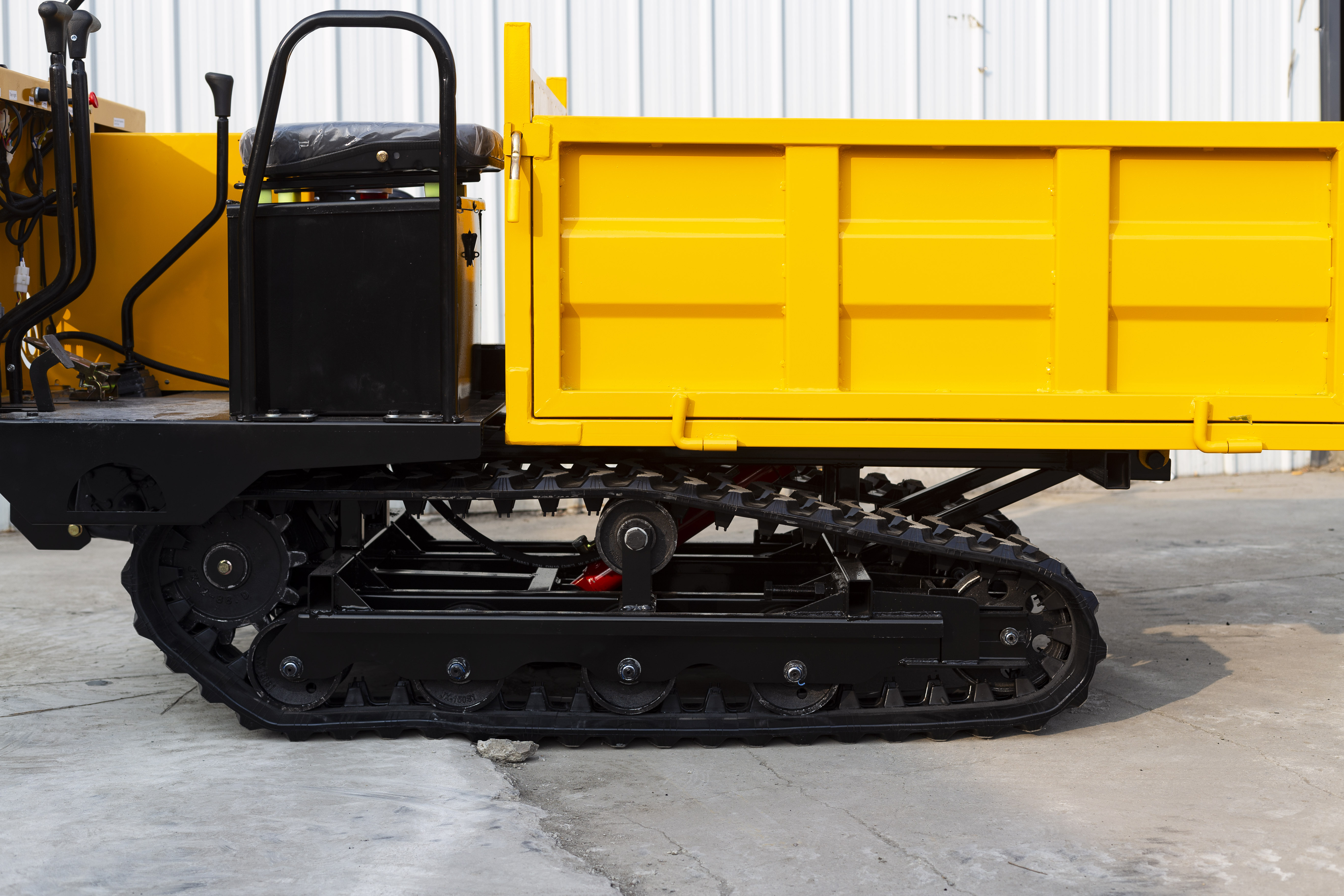 Factory Outlet Mini Track Loader for Sale 500kg Operating Load Bucket Compact Robust Skid Steer