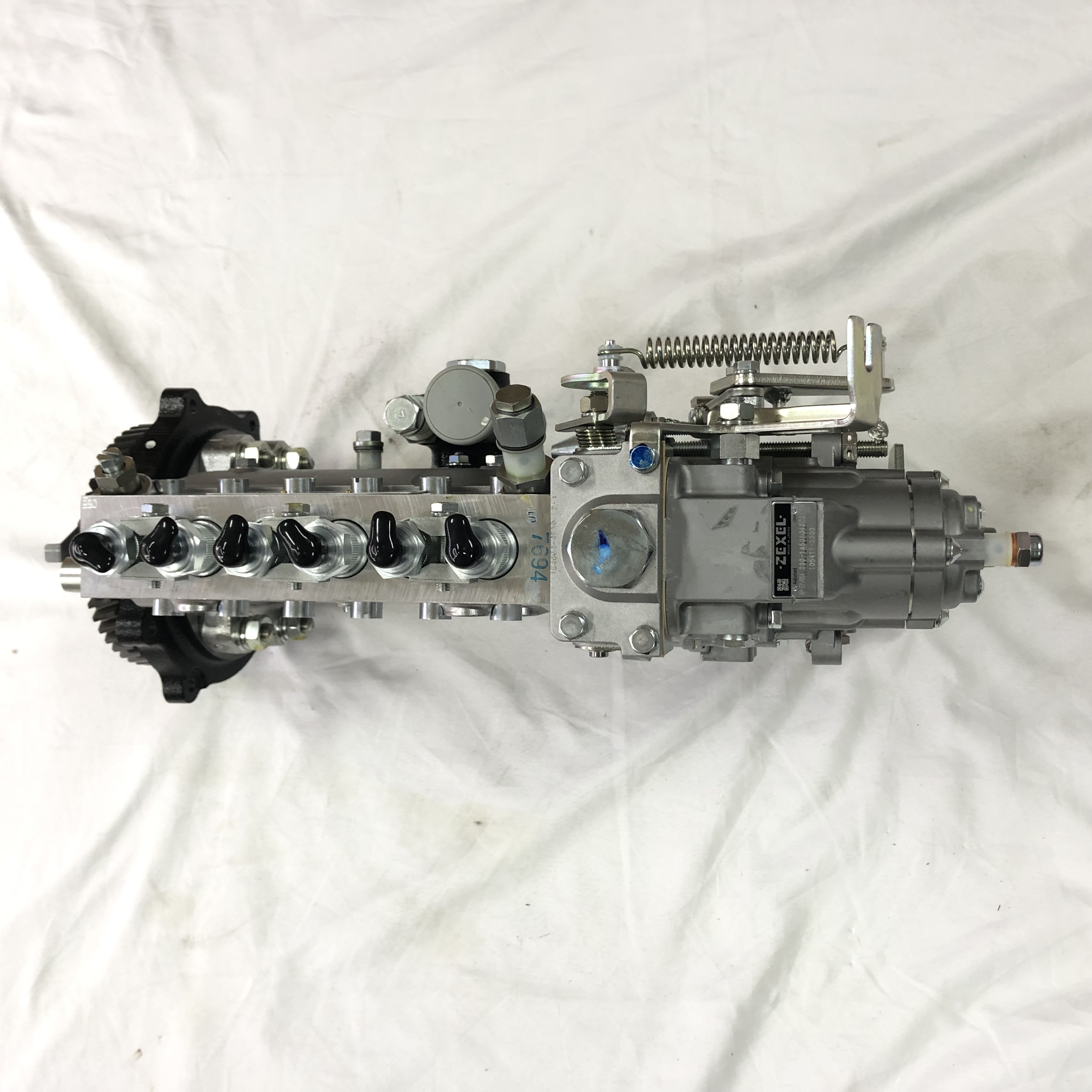 Fuel Injection Pump Assembly for ISUZU 6BG1 / 6BG1T Engine, Hitachi ZX210-5G Excavator Part No.: 101605-0390, 101062-8700