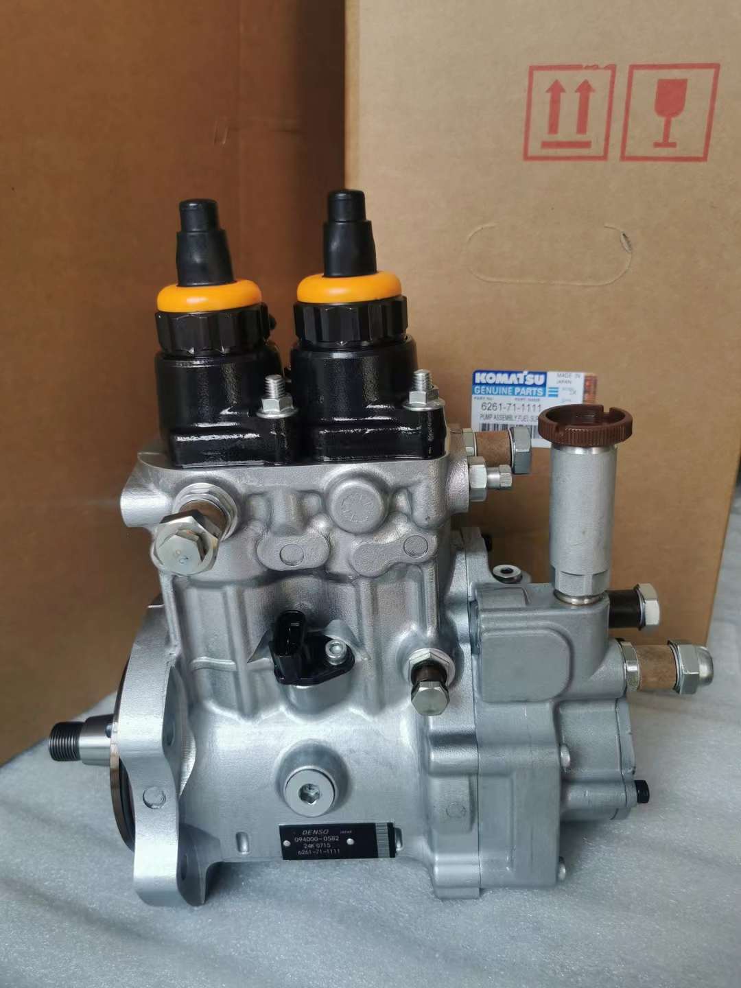 Denso HP0 Common Rail Fuel Pump 6261-71-1111 094000-0582 for Komatsu PC650-8 PC600-8 SAA6D140E-5 Engine