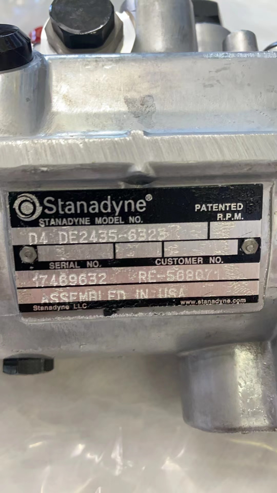 适用于约翰迪尔 4045 发动机 120C 444J 装载机的 Stanadyne 燃油喷射泵 RE518166 RE568071 DE2435-6326