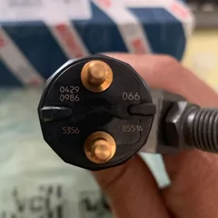 适用于沃尔沃D7E发动机的共轨燃油喷射器，博世零件号：0445120