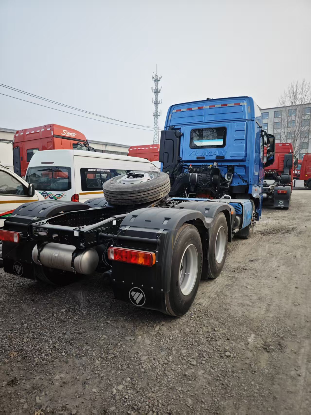 Camión tractor Foton Daimler Auman GTL 6x4 | Nuevo | Derecho | Diésel | Motor Cummins de 470 CV | Tractora de servicio pesado con cero kilómetros