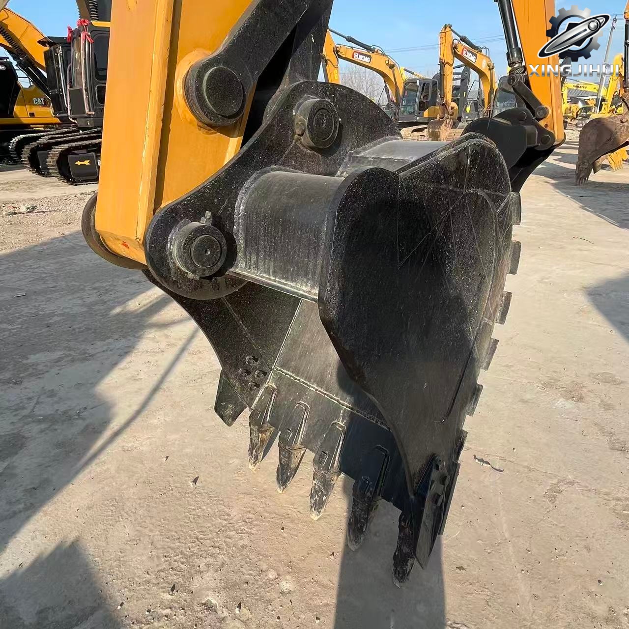Excavadora de orugas Sany135 usada