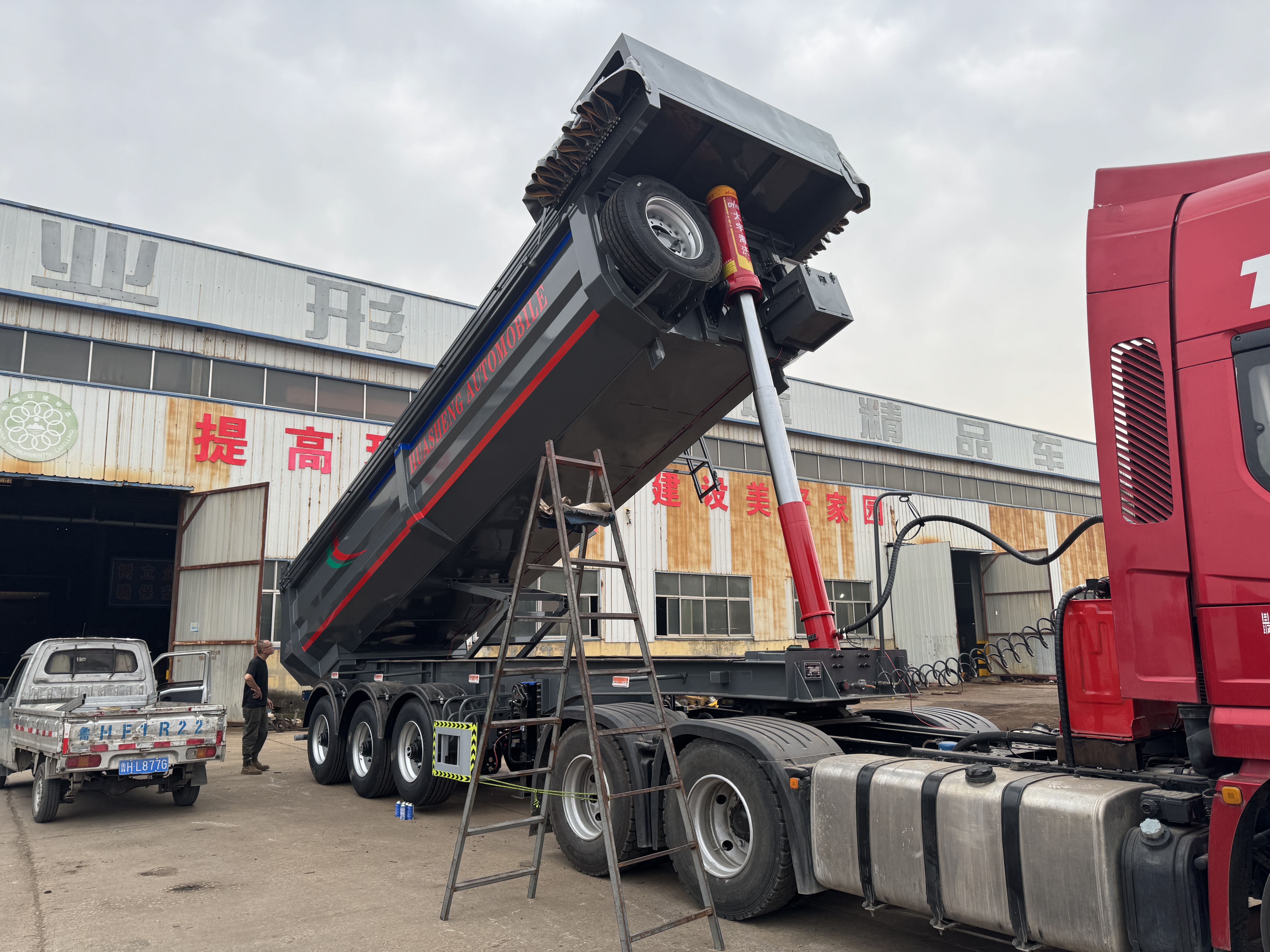 Export-specific U-...3-axle tipper trailer