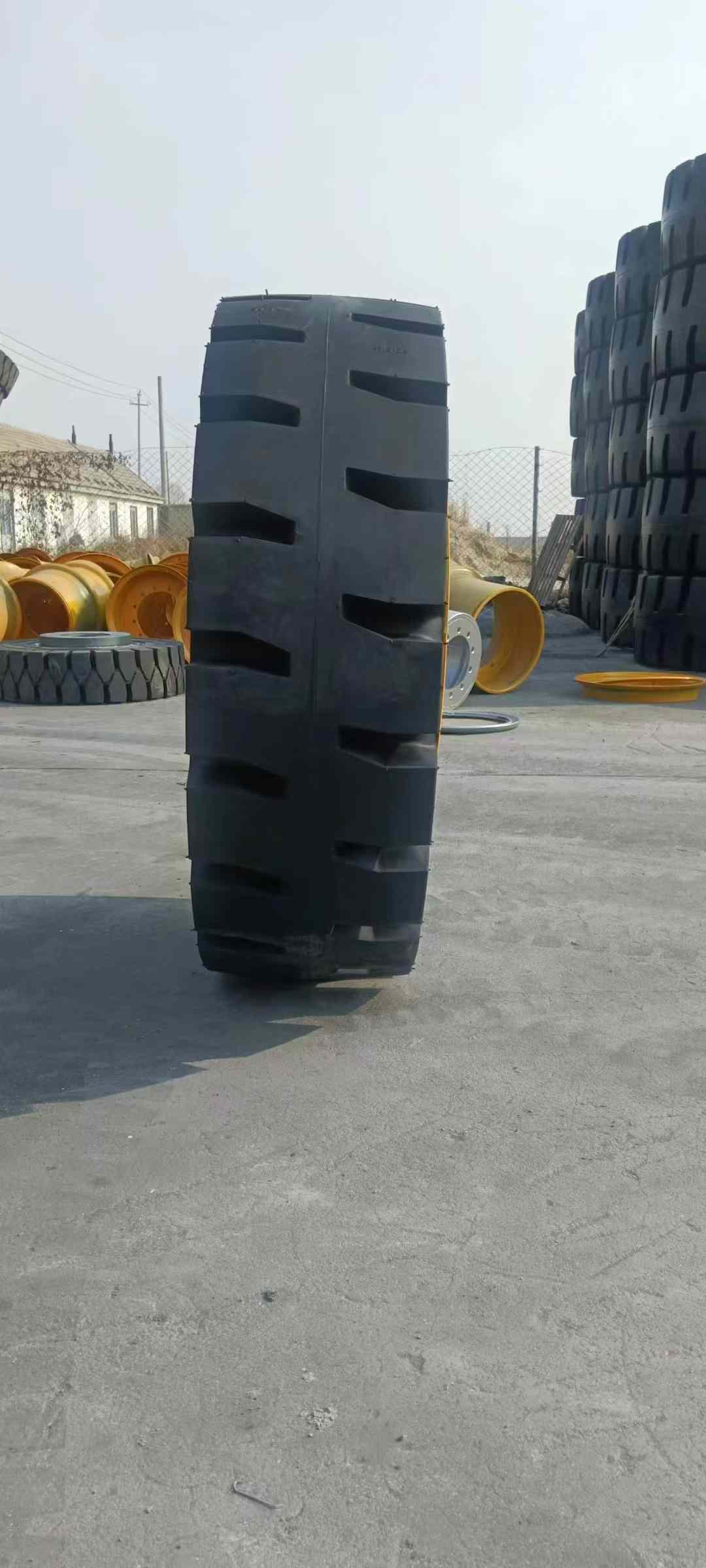 23.5-25 Solid Tire | For 50 Wheel Loader