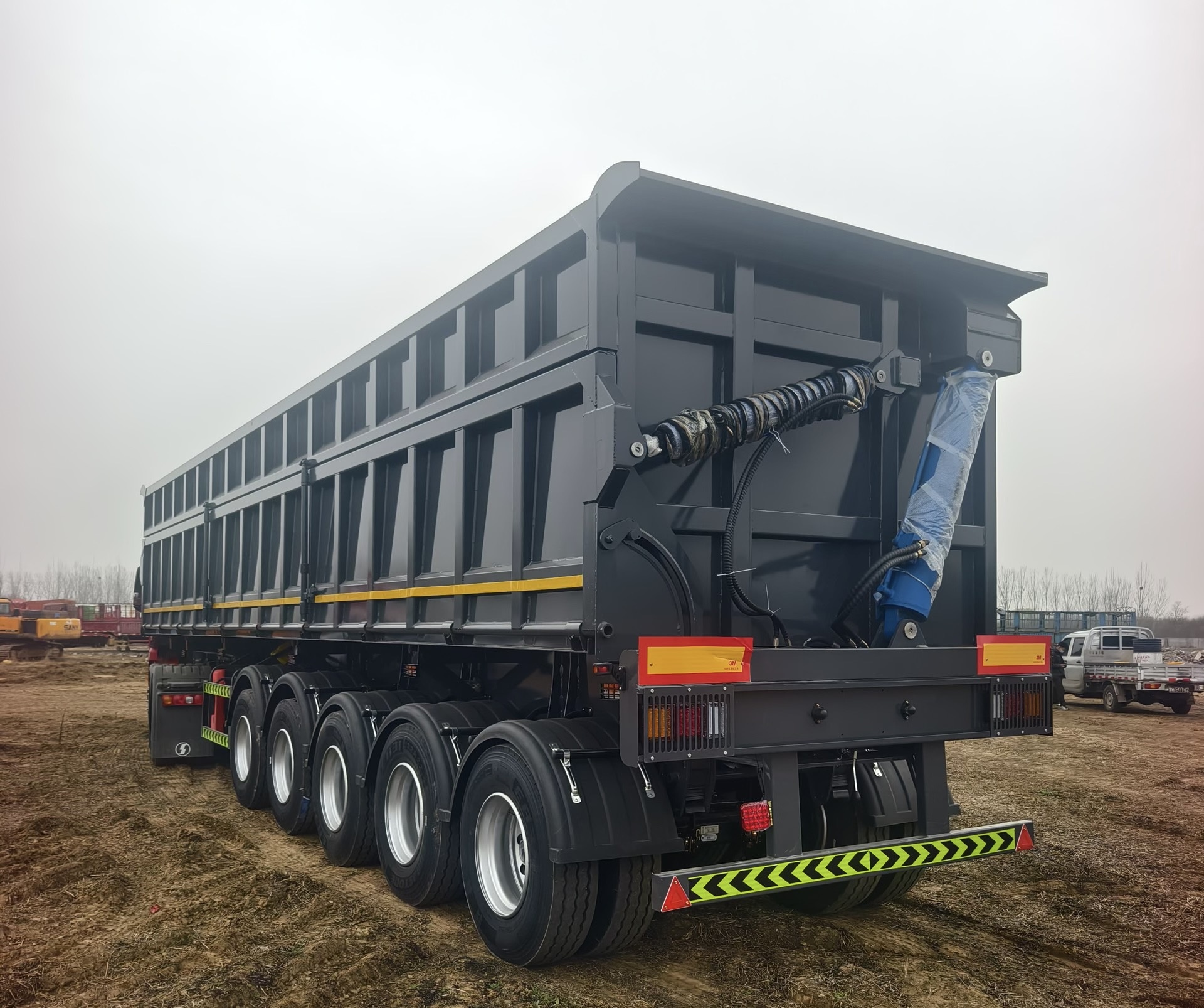 Popular models for Central Asia: 5-axle heavy-duty side tipper semi-trailer