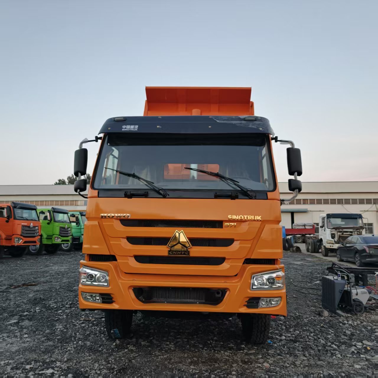 Used Sinotruk Howo 6×4 Dump Truck, 371HP Euro II Engine, Heavy-duty Tipper for Mining & Construction