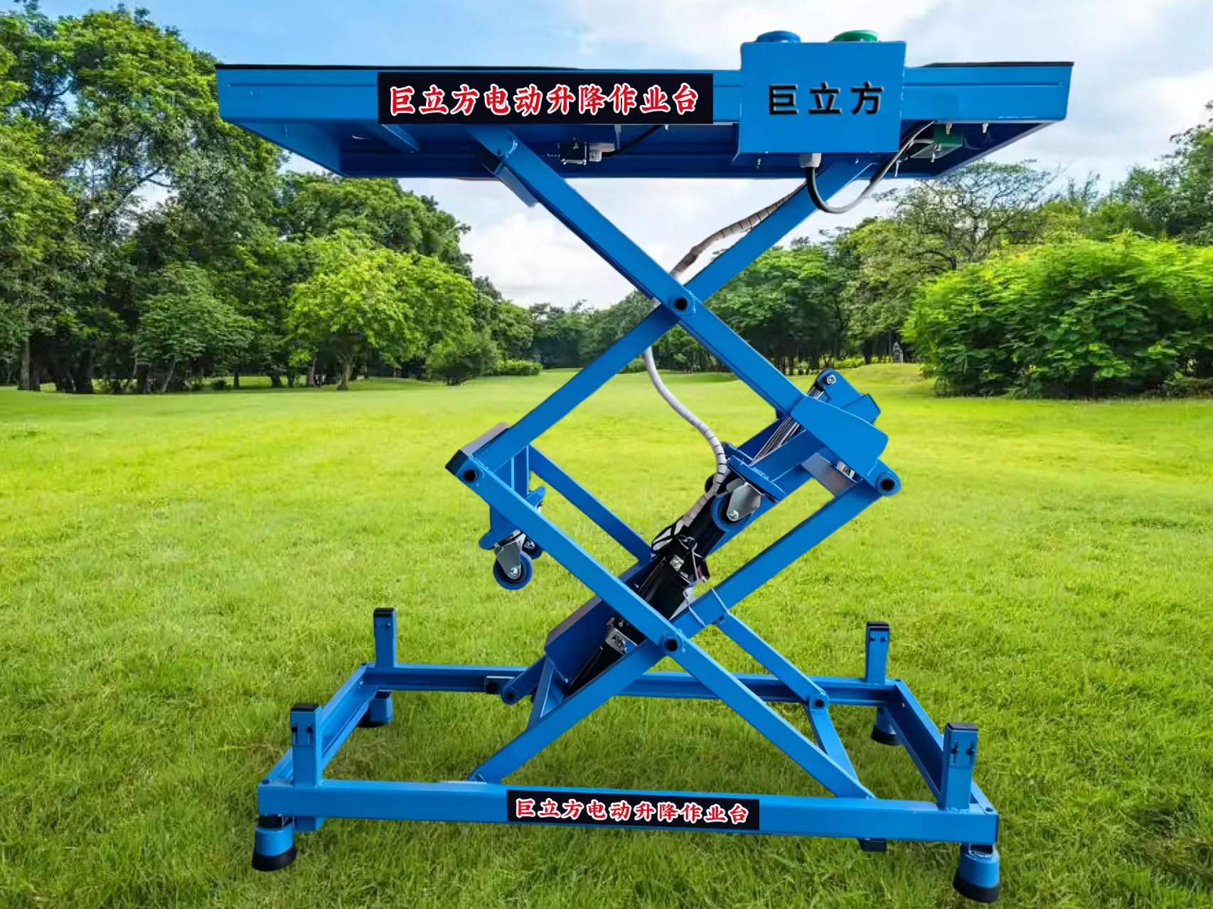 Mesa elevadora móvil para baterías, con accionamiento eléctrico y elevador para decoración y mantenimiento de propiedades.