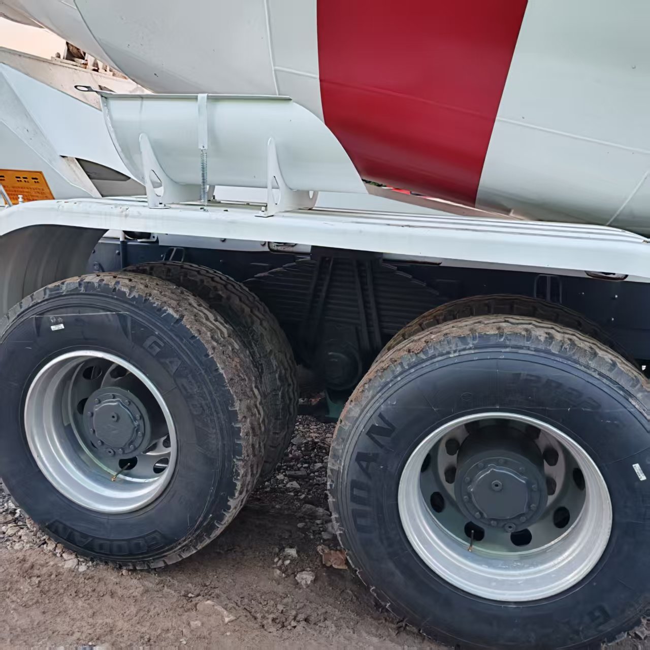 Used Sinotruk Howo 6×4 Concrete Mixer Truck, 371HP, 8-10 CBM Drum for Construction