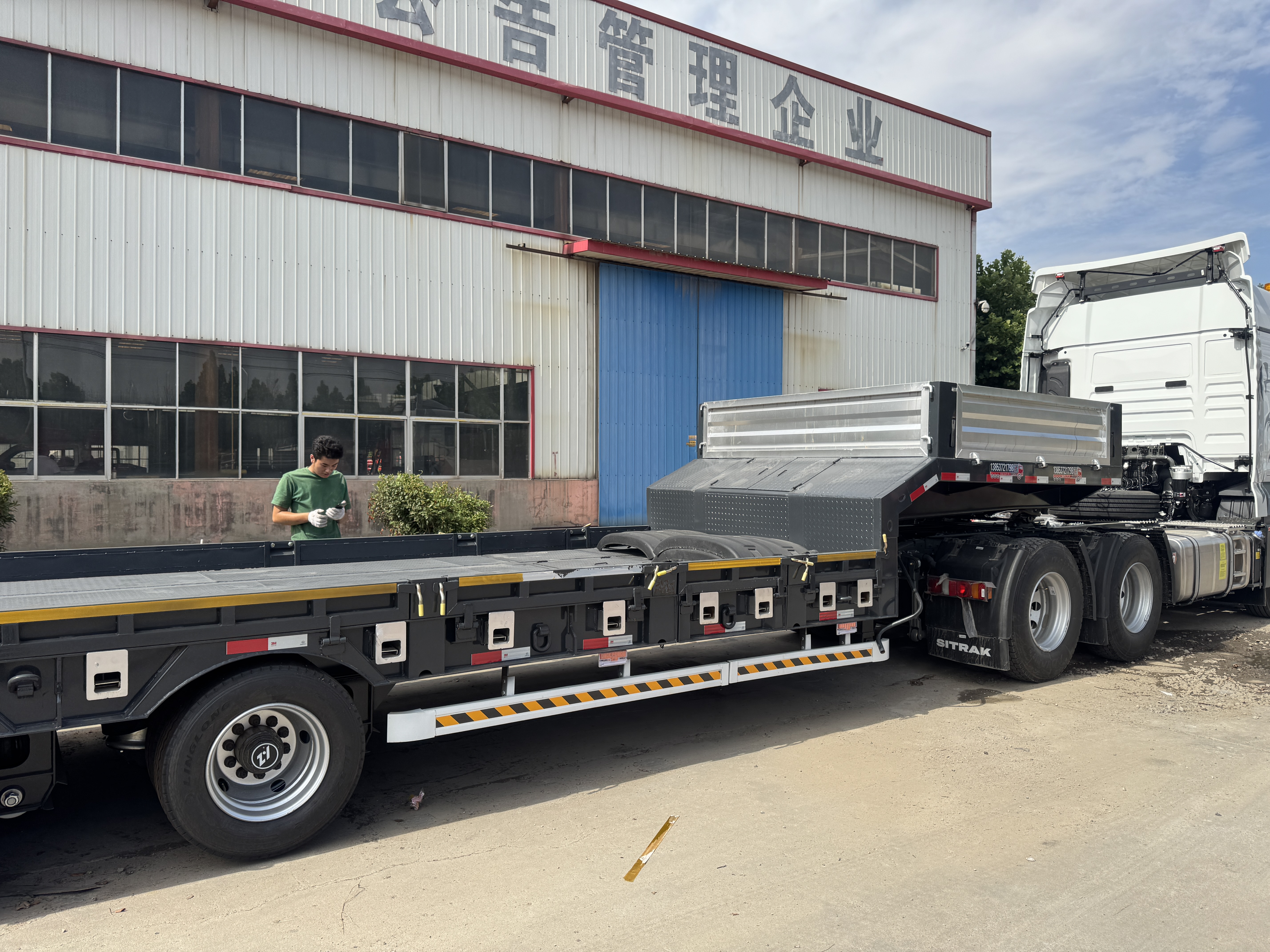 8-axle low-bed semi-trailer