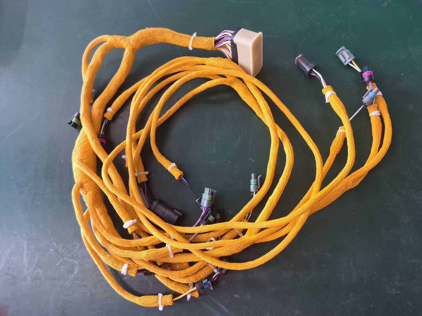 6240-81-5322：适用于小松PC1250-7 SAA6D170E的ECU ECM线束 6240-81-5322