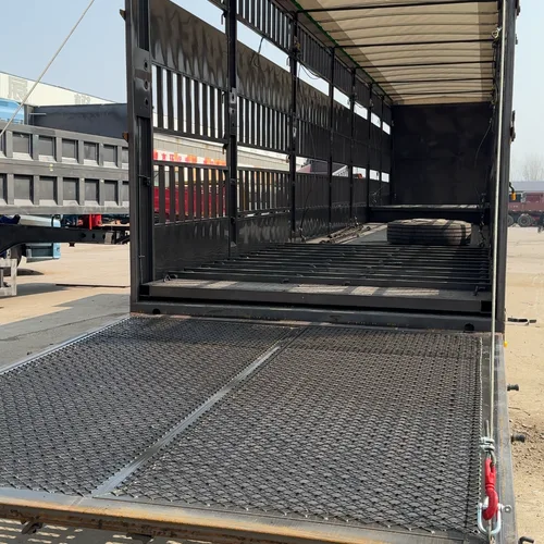 Double-deck livestock semi-trailer