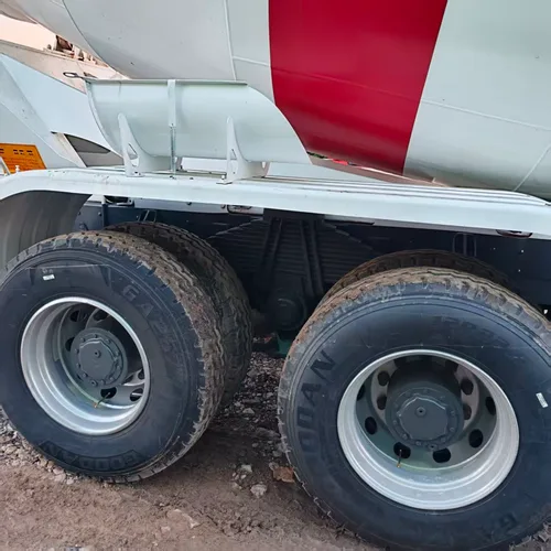 Used Sinotruk Howo 6×4 Concrete Mixer Truck, 371HP, 8-10 CBM Drum for Construction