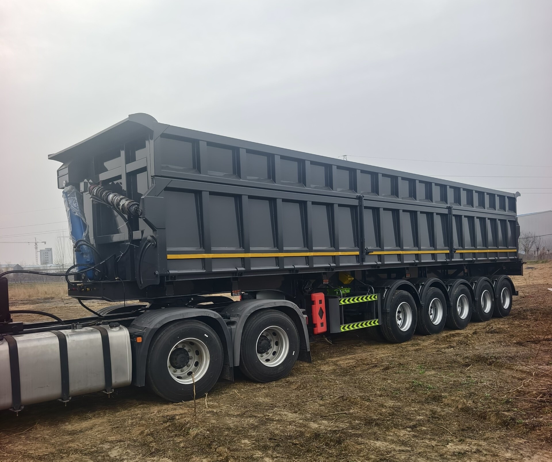 Popular models for Central Asia: 5-axle heavy-duty side tipper semi-trailer