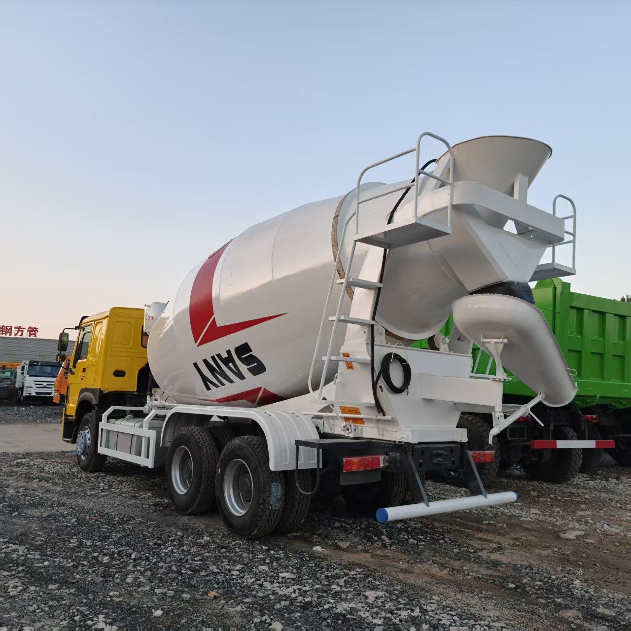 Used Sinotruk Howo 6×4 Concrete Mixer Truck, 371HP, 8-10 CBM Drum for Construction