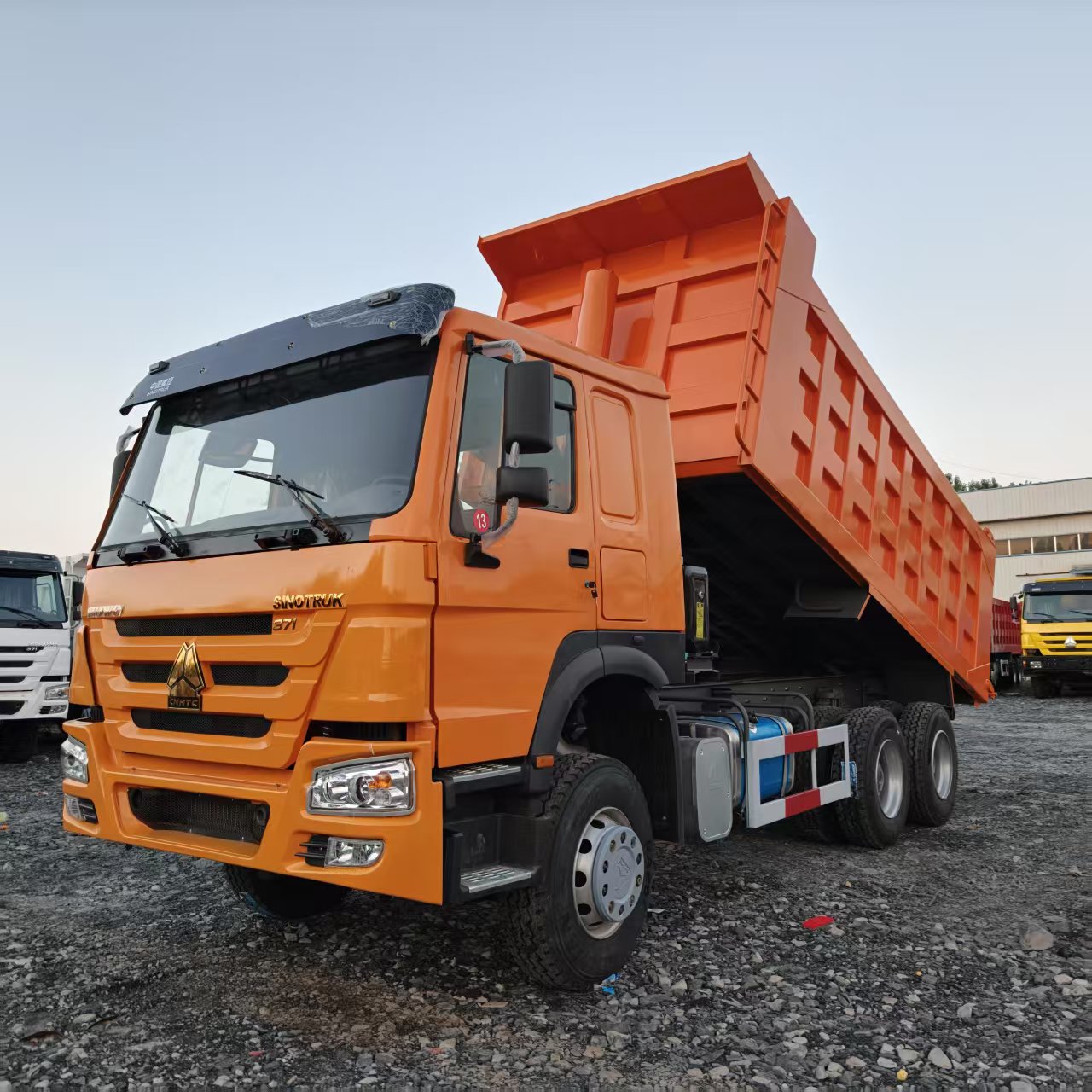 Used Sinotruk Howo 6×4 Dump Truck, 371HP Euro II Engine, Heavy-duty Tipper for Mining & Construction
