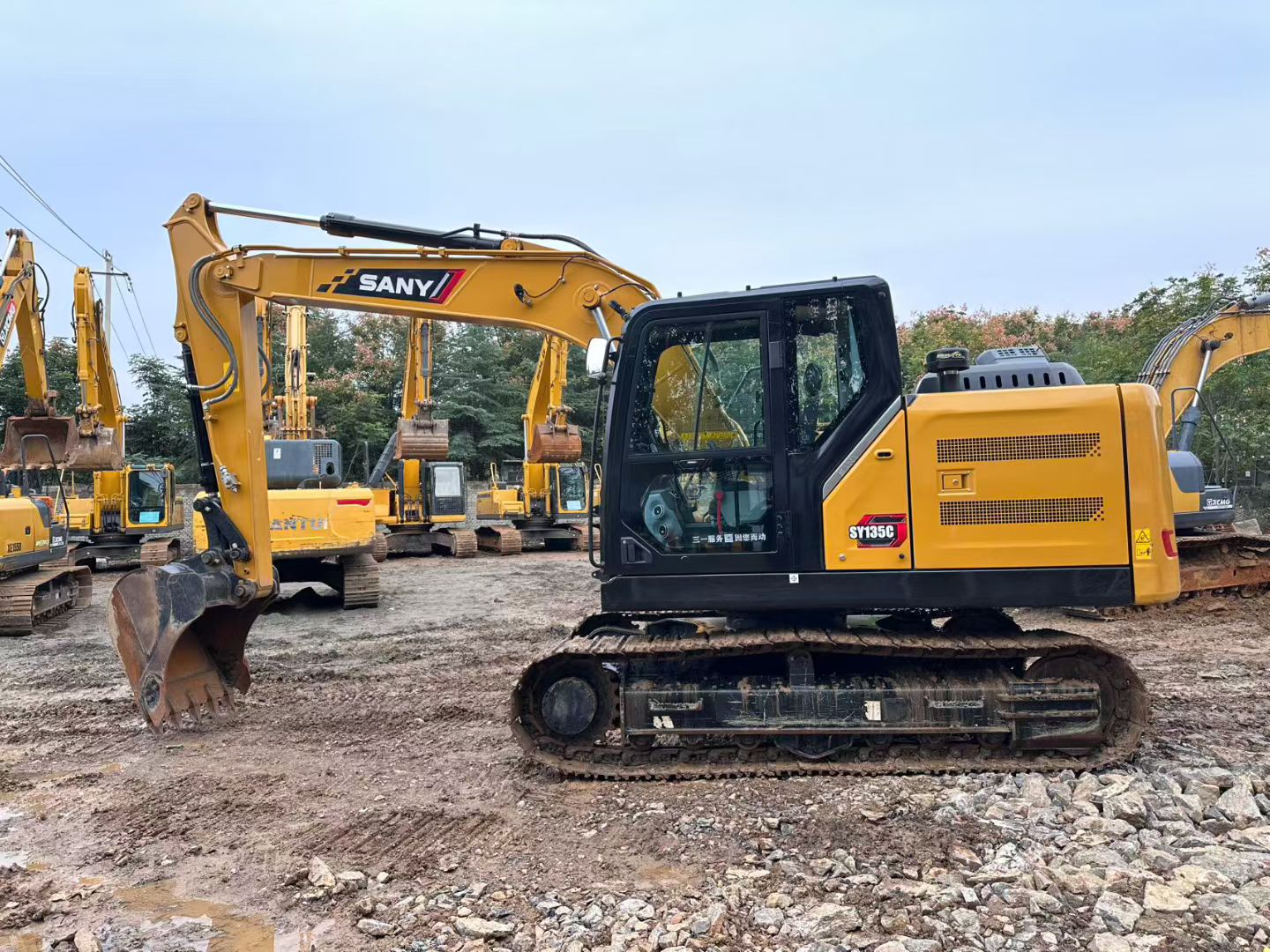 Excavadora de orugas Sany135 usada