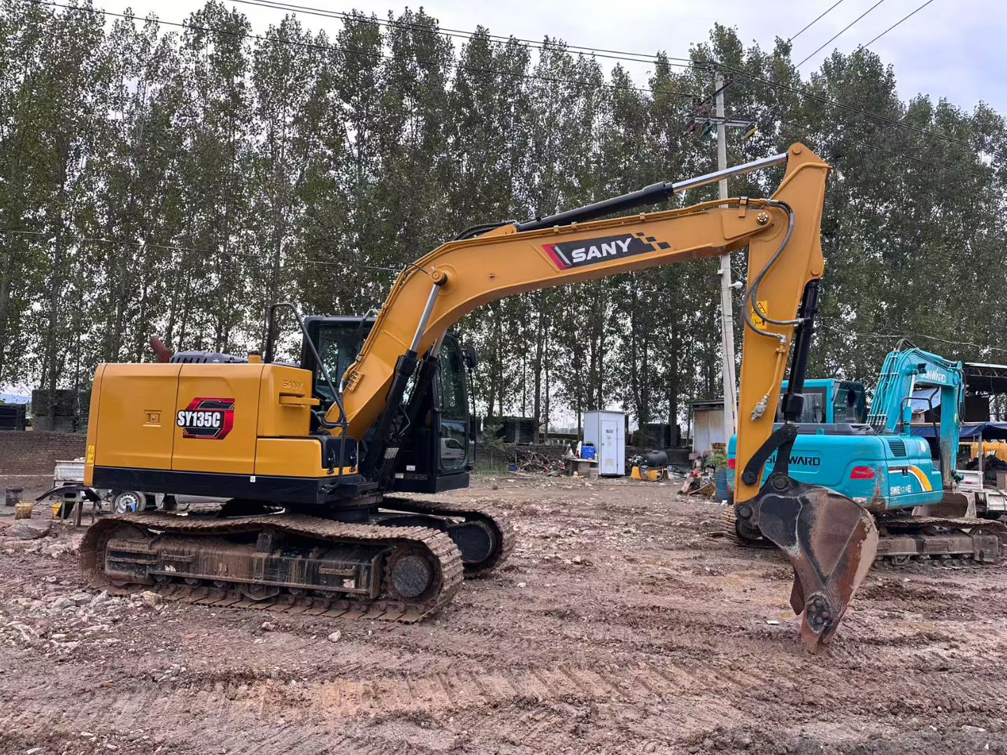 Excavadora de orugas Sany135 usada