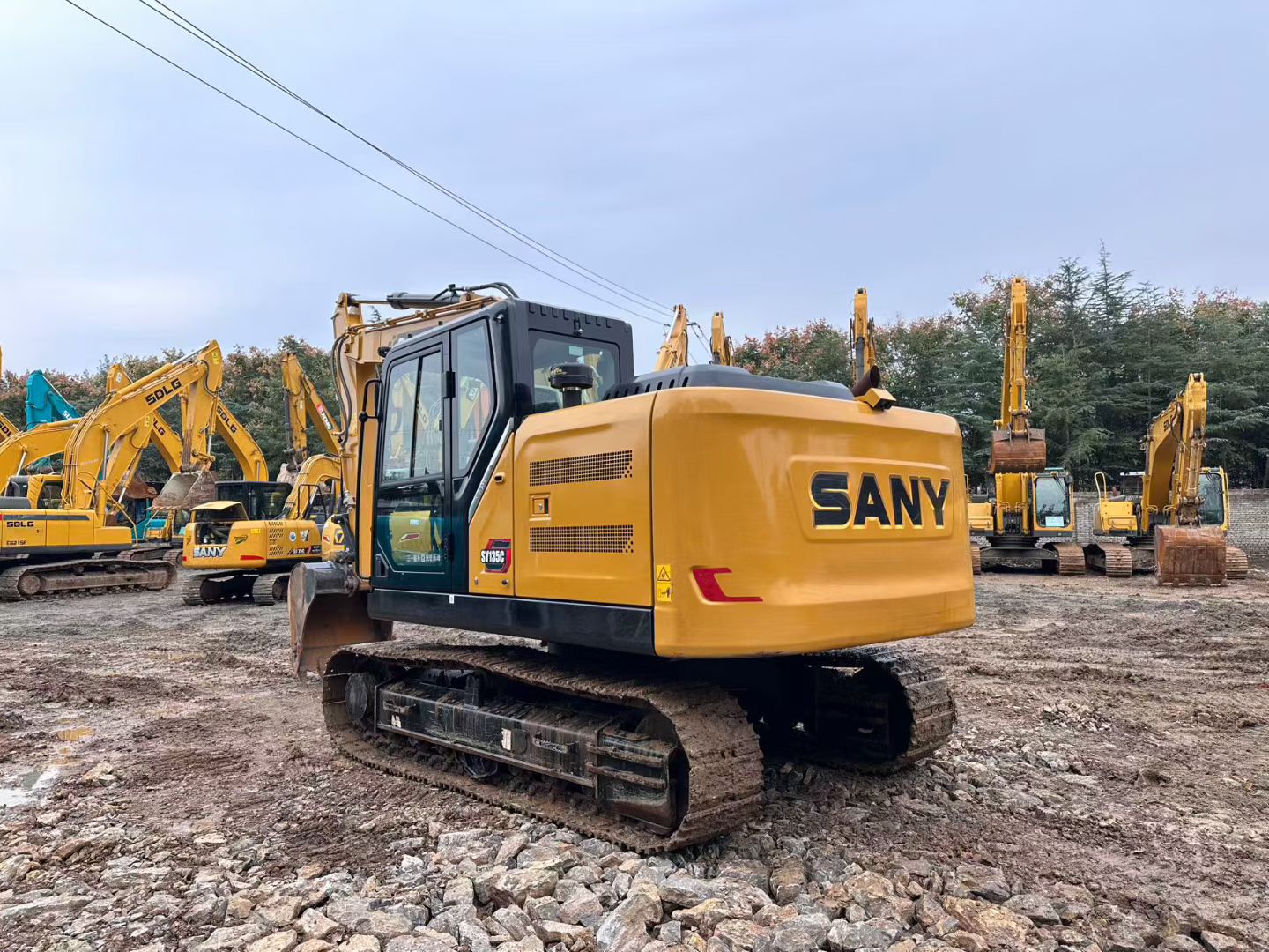 Excavadora de orugas Sany135 usada