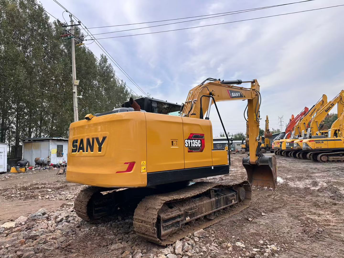 Excavadora de orugas Sany135 usada