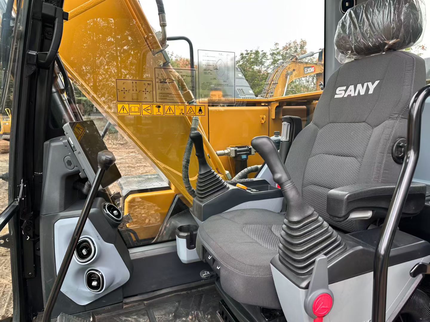 Excavadora de orugas Sany135 usada