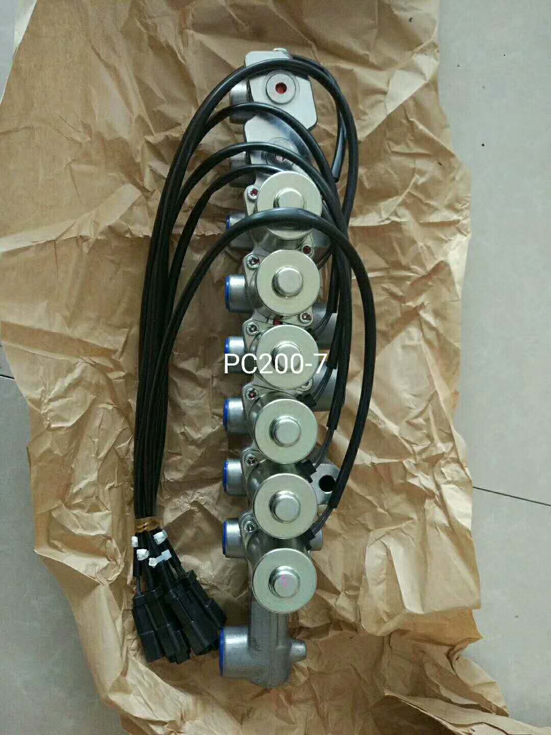مجموعة صمام الملف اللولبي 207-60-71311 لحفارة كوماتسو PC300-7 و PC360-7