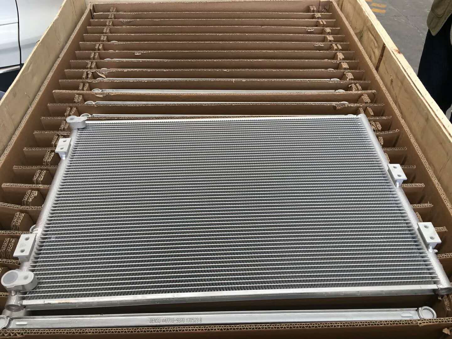 小松 PC200-7 PC360-7 空调冷凝器（电装）20Y-979-6131 适用于小松 PC200-7 PC300-7 PC360-7 的空调冷凝器