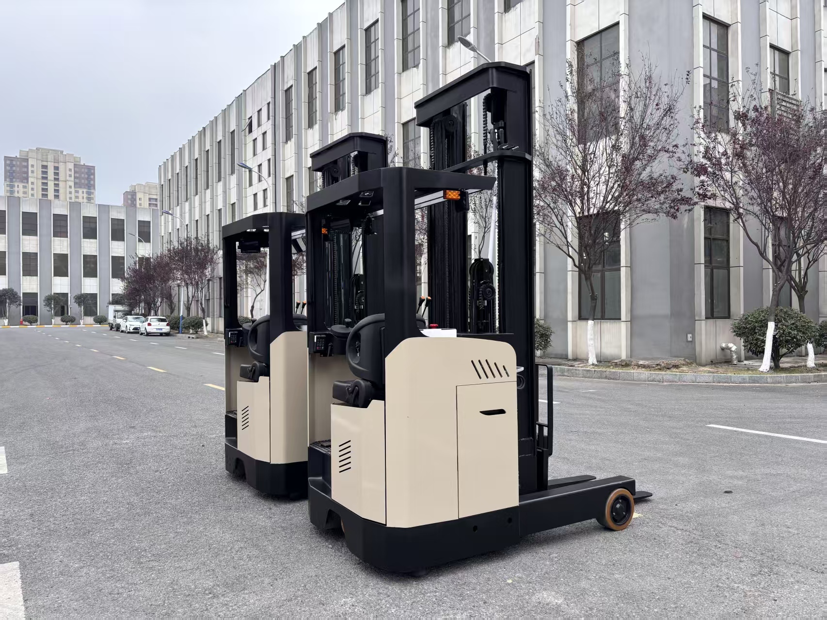 Ride-on Reach Stacker with LCD Fault Display & Fast Charging Battery, Custom Models Available