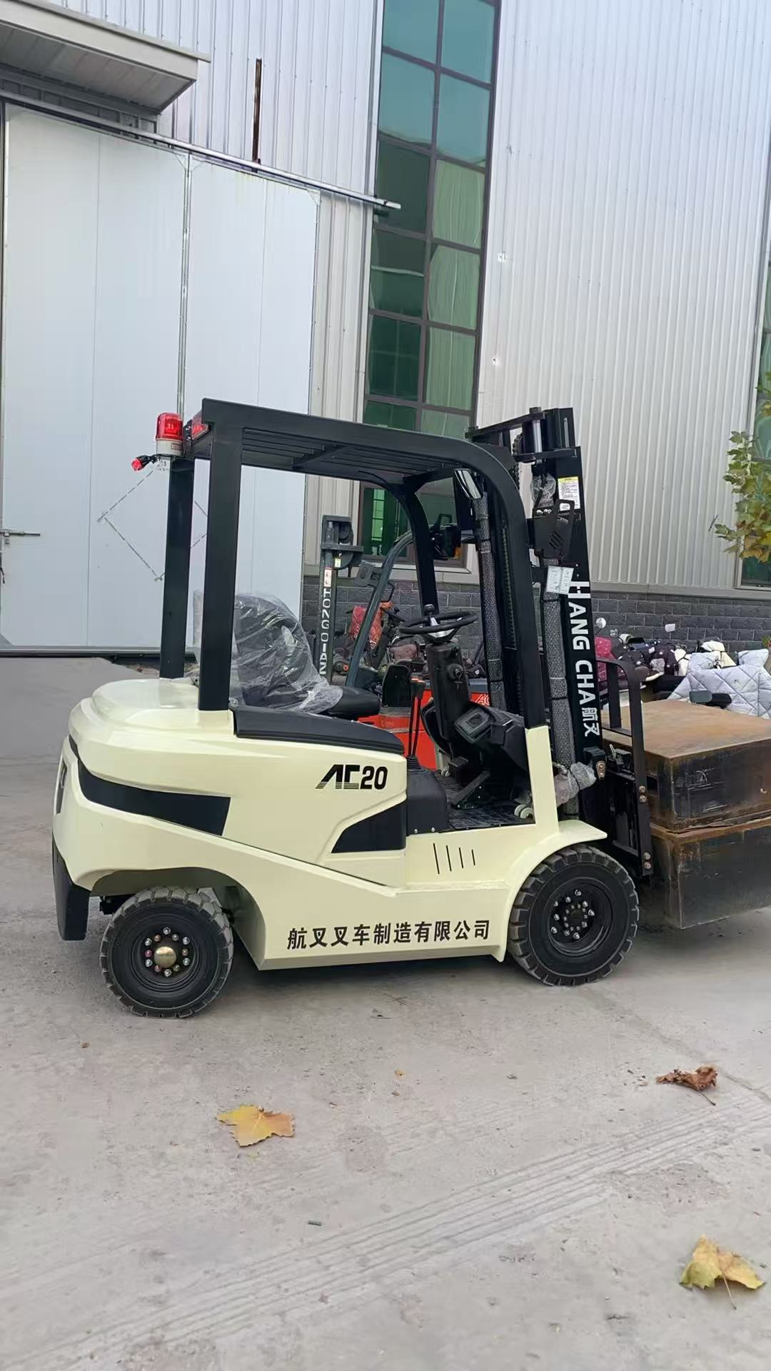 Ride-on Reach Stacker with LCD Fault Display & Fast Charging Battery, Custom Models Available