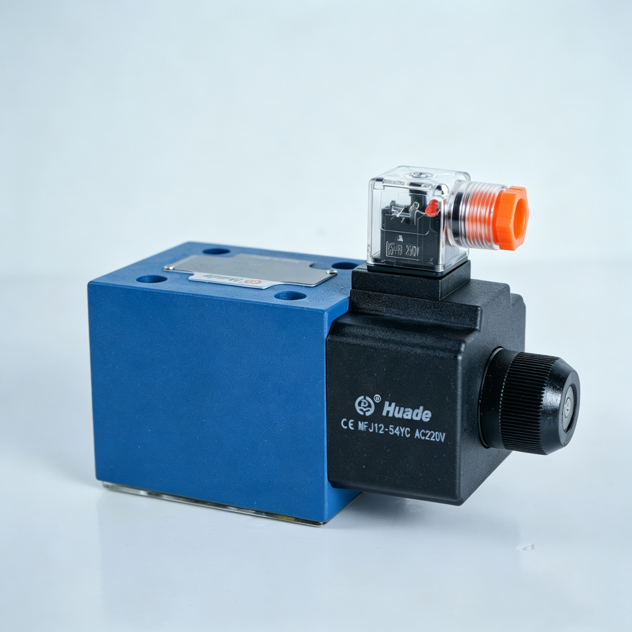 HUADE hydraulic electromagnetic directional valve 4WE10D31B/CG24N9Z5L, a 70-year-old factory, a top brand of hydraulic valves in China