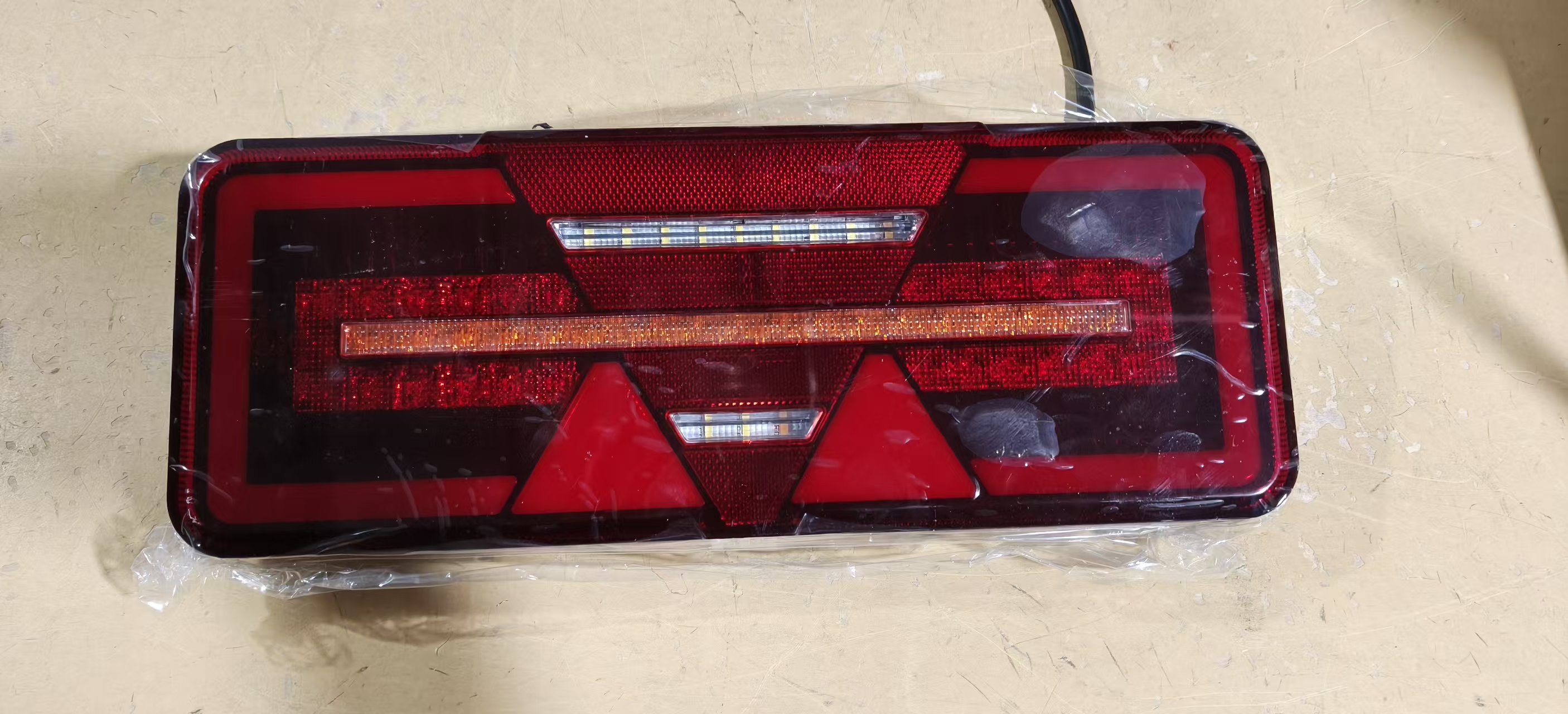 Universal Truck LED Tail Light, Waterproof LED Rear Combination Lamp for Semi Trailer & Tractor, 3-in-1 Brake Turn Reverse Light