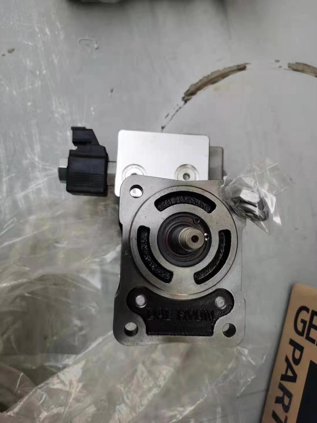 Hyundai R350LC-9 R480LC-9 Cooling Fan Motor 31Q9-30213, Hydraulic Fan Motor