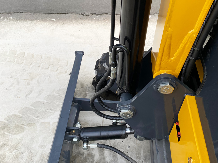 Mini Excavator for Municipal Maintenance/Indoor Demolition/Pipeline Trenching, 1.5-ton, Efficient Operation