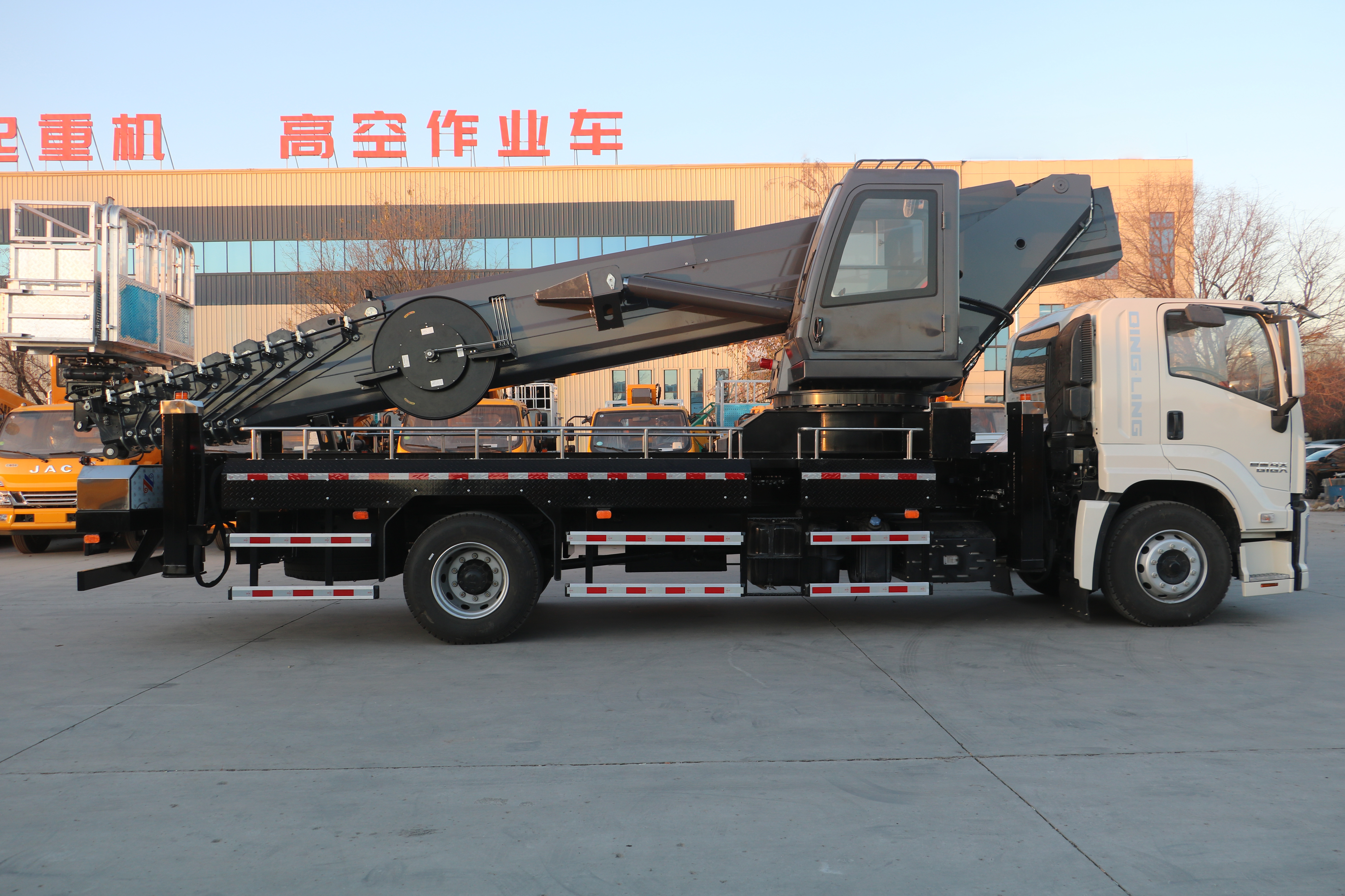 GK60 Aerial Work Platform, 9-section Telescopic Boom, Emergency Power Source, Multi Safety Protection