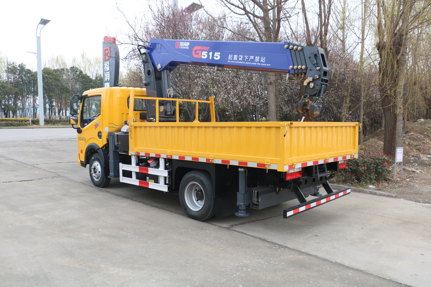 Crane Truck for Construction/Municipal Use, Dongfeng Dolica D6 with 5-ton Crane