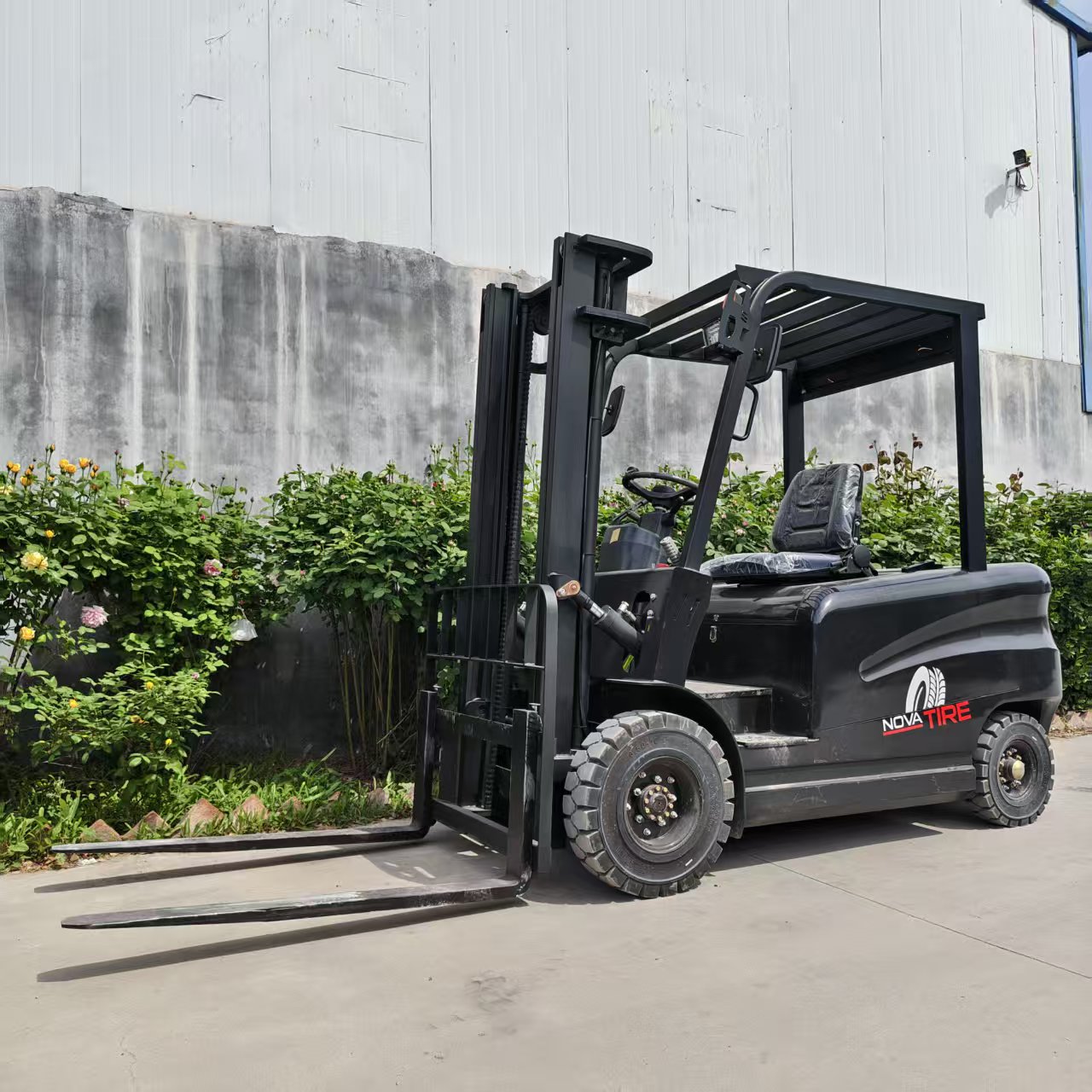 Logistics & Warehousing Electric Counterbalance Forklift, 2 Ton Capacity, 4.5m Lifting, Efficient Loading & Unloading