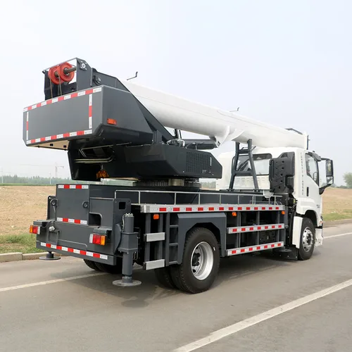 35m Lifting Truck Crane, Isuzu Chassis, Two-section Outriggers for Enhanced Stability