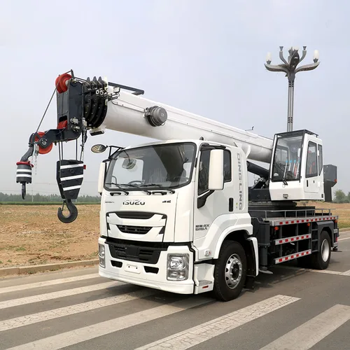 35m Lifting Truck Crane, Isuzu Chassis, Two-section Outriggers for Enhanced Stability
