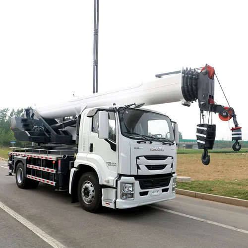 35m Lifting Truck Crane, Isuzu Chassis, Two-section Outriggers for Enhanced Stability