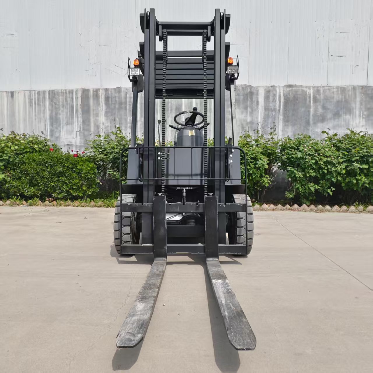 Logistics & Warehousing Electric Counterbalance Forklift, 2 Ton Capacity, 4.5m Lifting, Efficient Loading & Unloading
