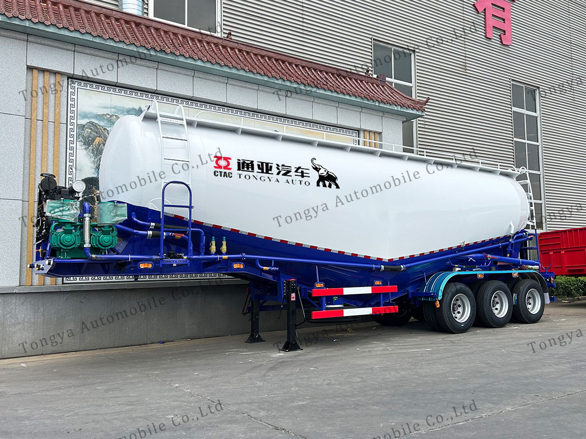 Tri Axle Dry Bulker Tanker Trailer