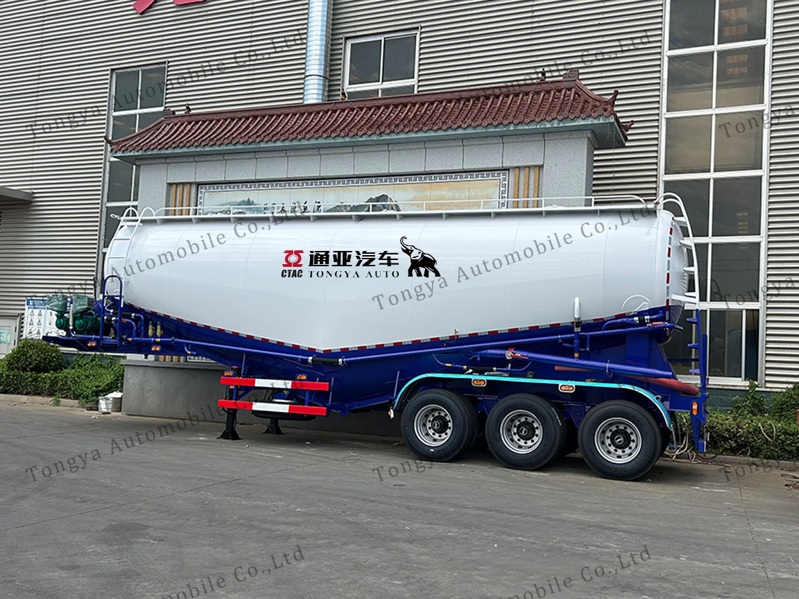 Tri Axle Dry Bulker Tanker Trailer