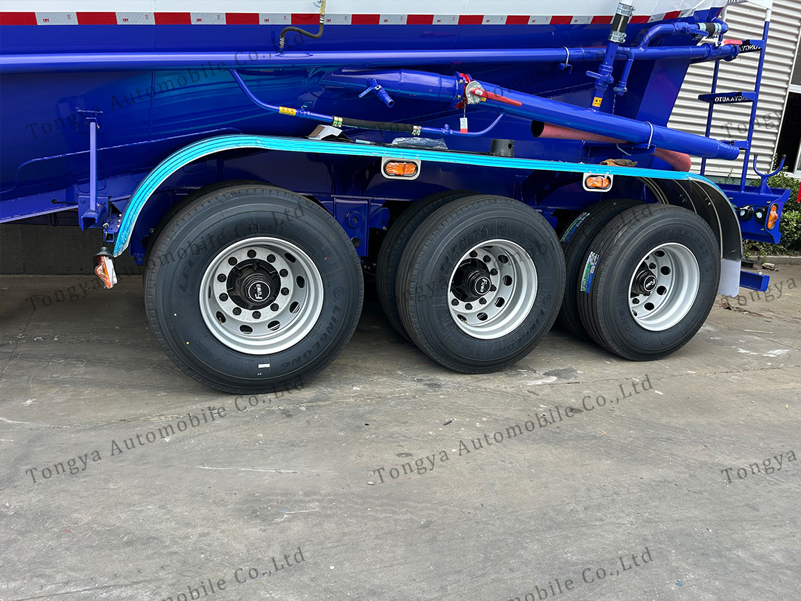 Tri Axle Dry Bulker Tanker Trailer