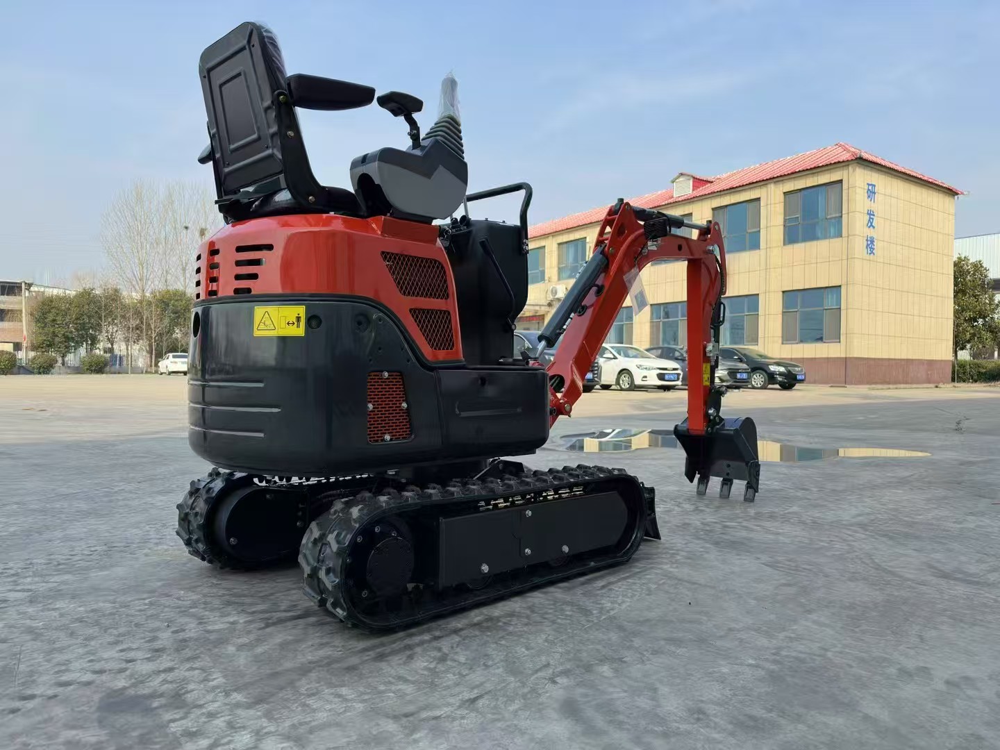 1.2Ton Mini Excavator | 1650mm Dig Depth & 2495mm Reach | 14HP CE EPA Engine