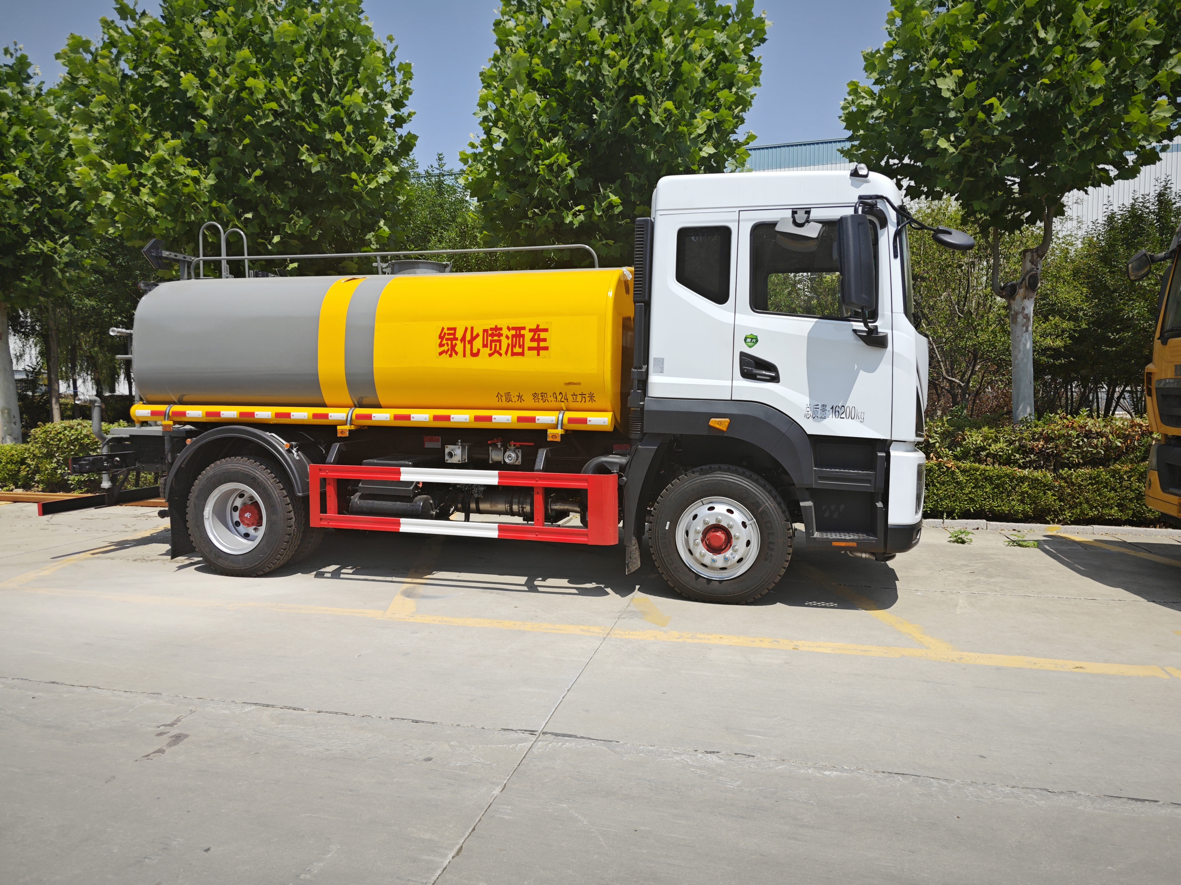 Euro VI 18-ton Water Sprinkler Truck, Q235 Carbon Steel Tank, 60/90 Water Pump, Special for Municipal Sanitation