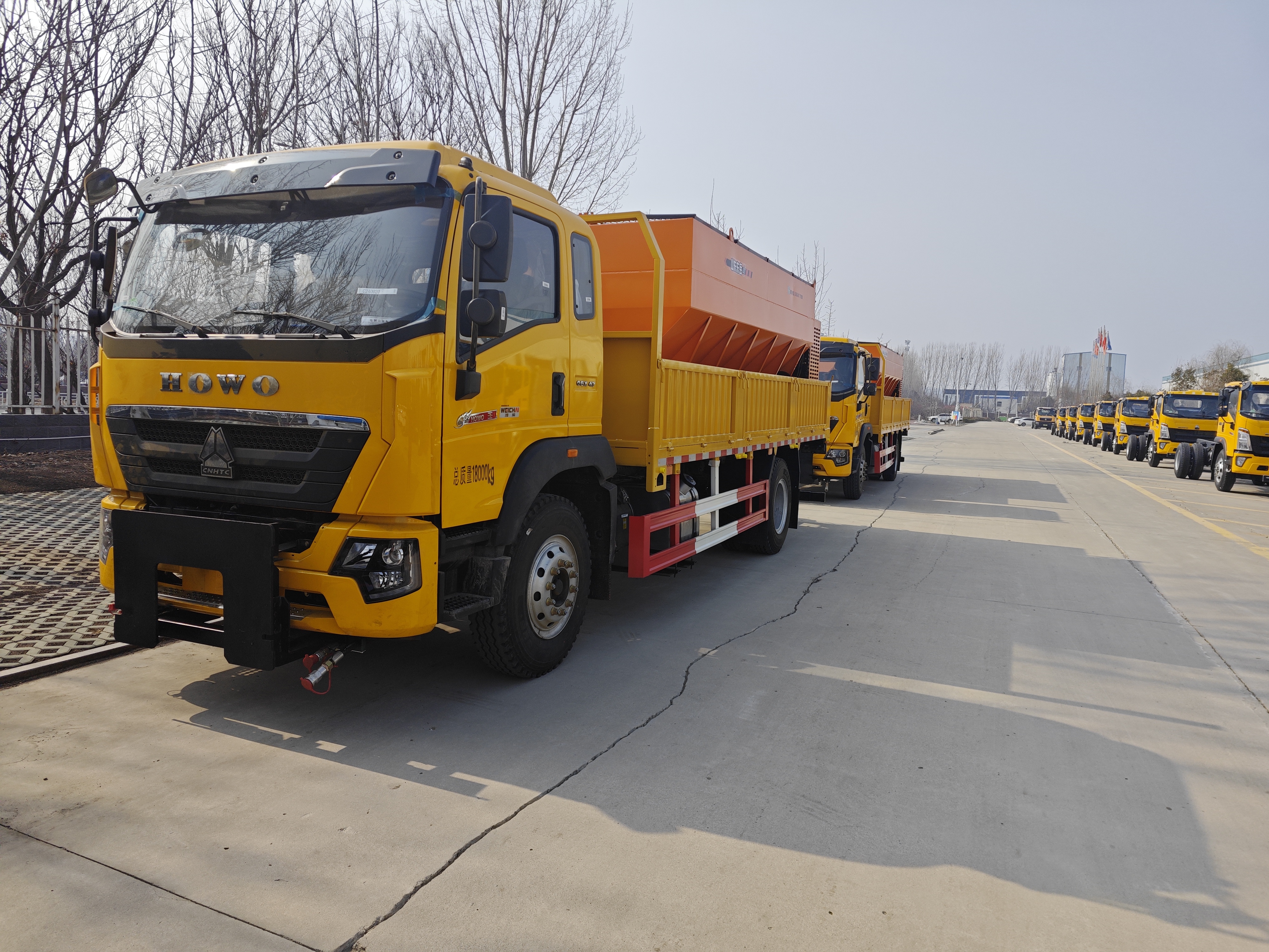 Shengyue Multi-functional Snow Removal Truck, 18-ton Class, Dongfeng Chassis, Optional 3-3.6m Snow Plow